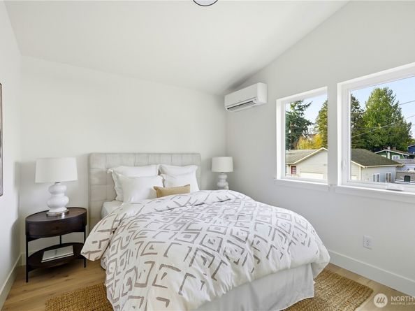 7554 39th Avenue SW, Seattle WA 98126