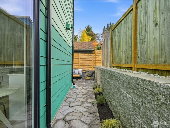 7554 39th Avenue SW, Seattle WA 98126