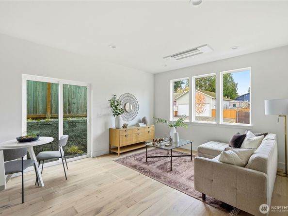 7554 39th Avenue SW, Seattle WA 98126