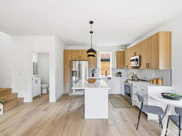 7554 39th Avenue SW, Seattle WA 98126