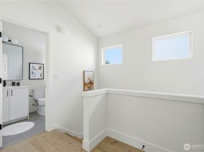 7554 39th Avenue SW, Seattle WA 98126