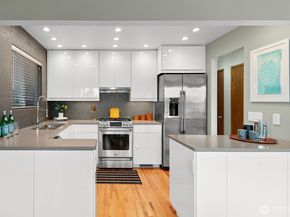 3439 24th Avenue W, Seattle WA 98199