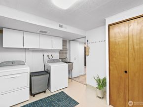 3439 24th Avenue W, Seattle WA 98199