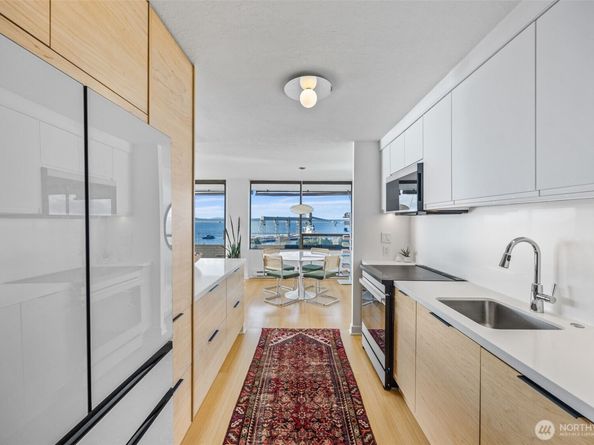 521 5th Avenue W 402, Seattle WA 98119