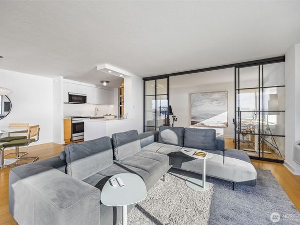 521 5th Avenue W 402, Seattle WA 98119