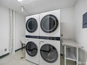 521 5th Avenue W 402, Seattle WA 98119