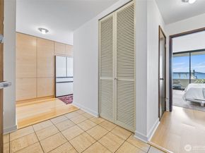 521 5th Avenue W 402, Seattle WA 98119