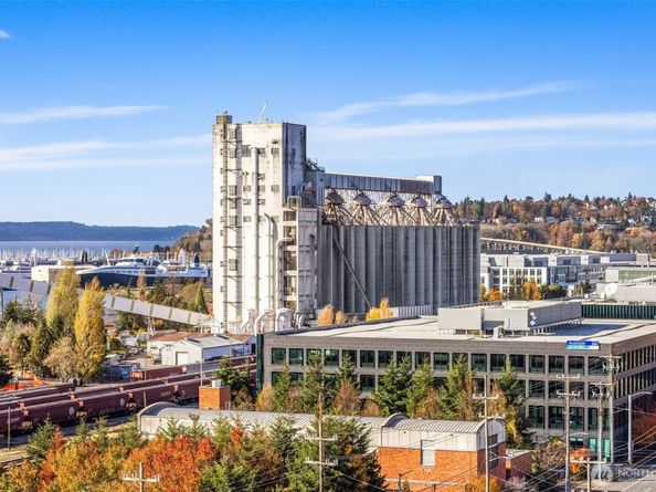 521 5th Avenue W 402, Seattle WA 98119