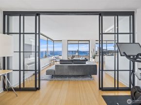 521 5th Avenue W 402, Seattle WA 98119