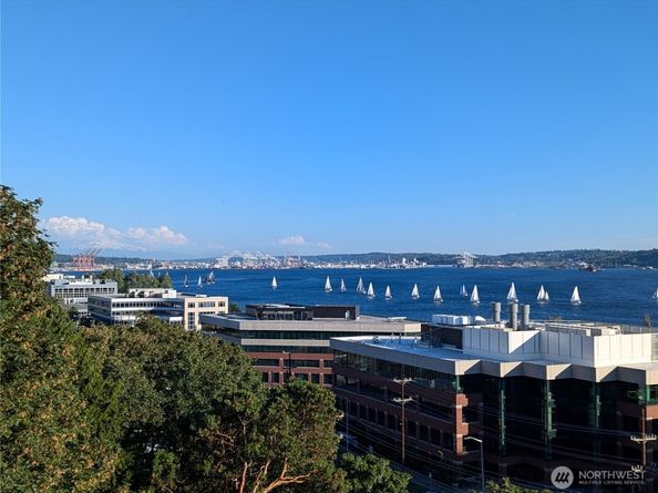 521 5th Avenue W 402, Seattle WA 98119