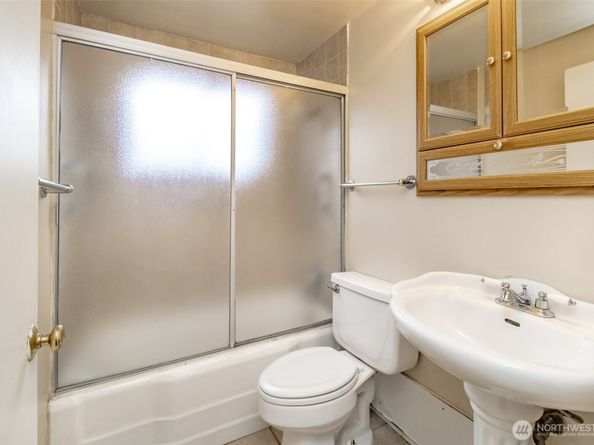 4435 S 144th St, Tukwila WA 98168