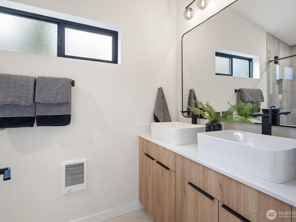 3011 SW Henderson Street, Seattle WA 98126