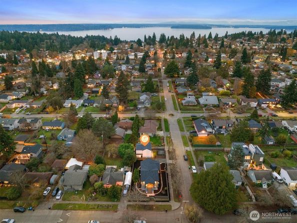 3011 SW Henderson Street, Seattle WA 98126