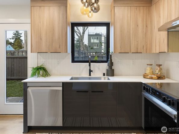 3011 SW Henderson Street, Seattle WA 98126