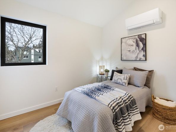 3011 SW Henderson Street, Seattle WA 98126