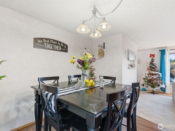 400 Falcon Court NE, Bremerton WA 98311