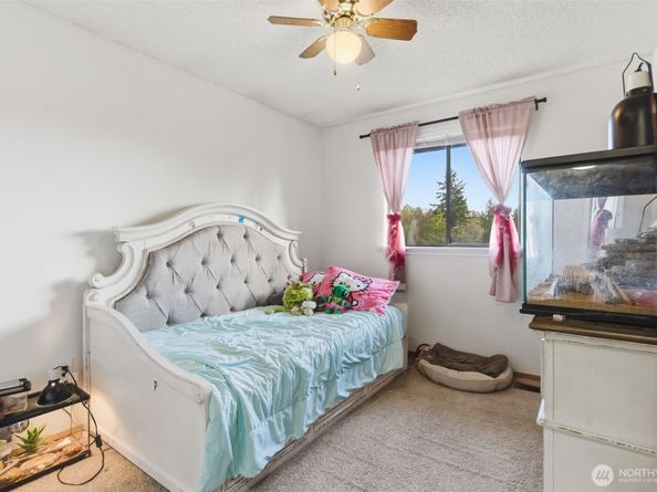 400 Falcon Court NE, Bremerton WA 98311