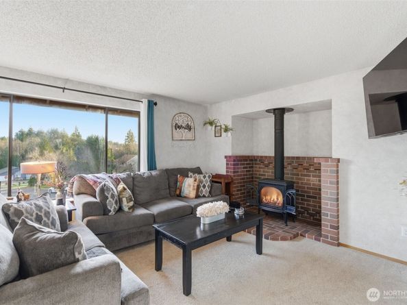 400 Falcon Court NE, Bremerton WA 98311