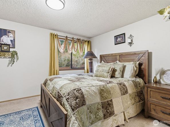 400 Falcon Court NE, Bremerton WA 98311