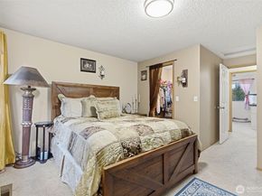 400 Falcon Court NE, Bremerton WA 98311