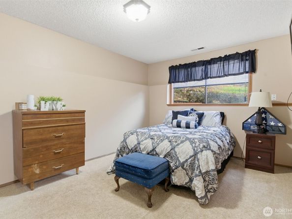 400 Falcon Court NE, Bremerton WA 98311