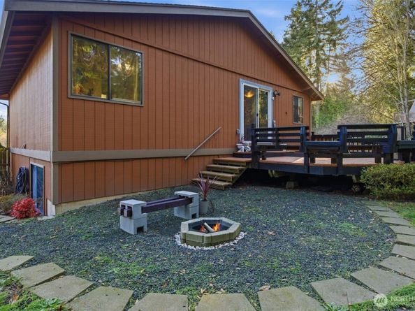 400 Falcon Court NE, Bremerton WA 98311