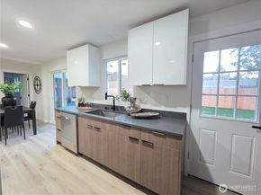 28202 85th Avenue S, Kent WA 98032