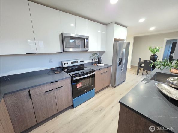 28202 85th Avenue S, Kent WA 98032