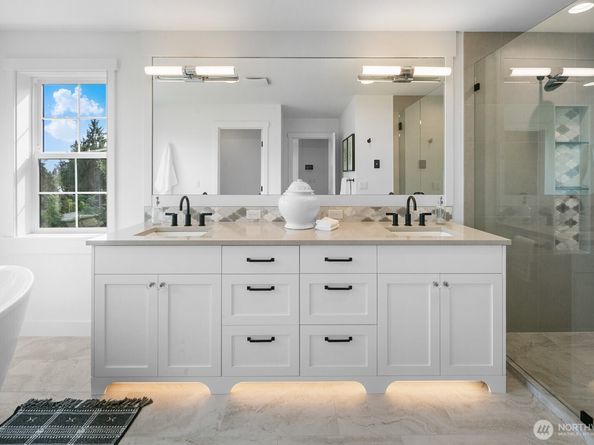 210 35th Avenue E, Seattle WA 98112