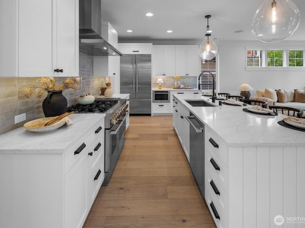 210 35th Avenue E, Seattle WA 98112