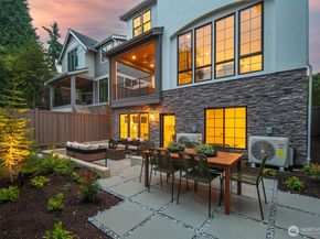 210 35th Avenue E, Seattle WA 98112