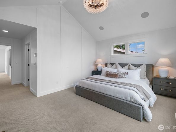 210 35th Avenue E, Seattle WA 98112