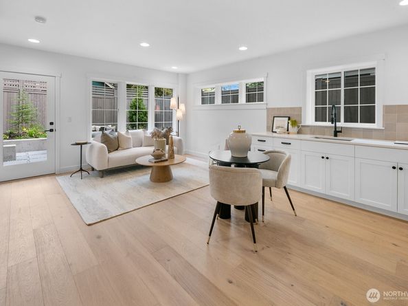 210 35th Avenue E, Seattle WA 98112