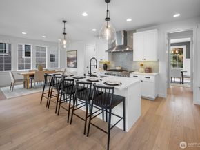 210 35th Avenue E, Seattle WA 98112