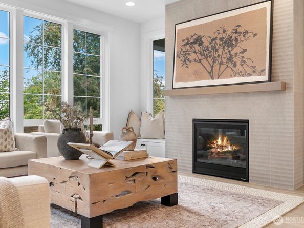 210 35th Avenue E, Seattle WA 98112