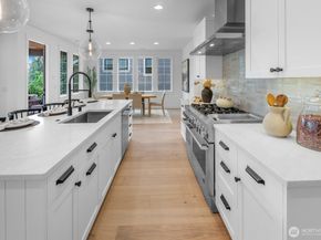 210 35th Avenue E, Seattle WA 98112