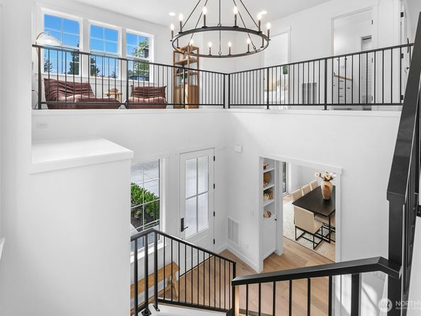 210 35th Avenue E, Seattle WA 98112