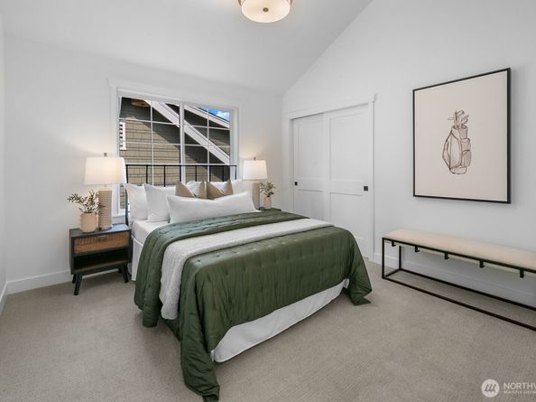 210 35th Avenue E, Seattle WA 98112