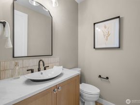 210 35th Avenue E, Seattle WA 98112