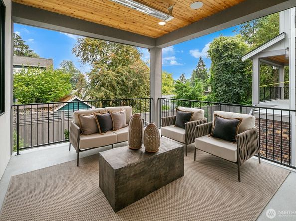 210 35th Avenue E, Seattle WA 98112