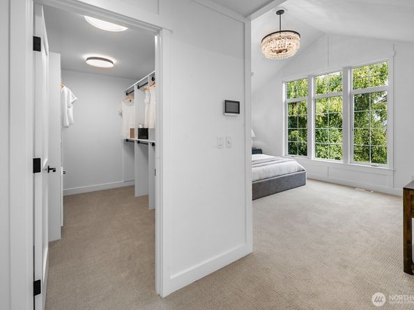 210 35th Avenue E, Seattle WA 98112