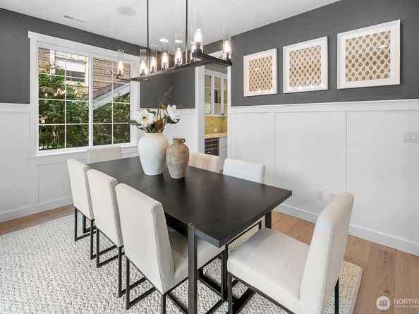 210 35th Avenue E, Seattle WA 98112