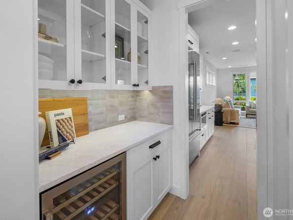 210 35th Avenue E, Seattle WA 98112