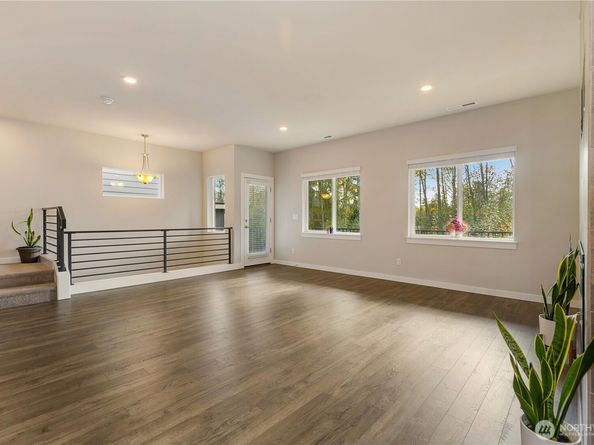 317 207th Street SE, Bothell WA 98012