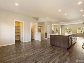 317 207th Street SE, Bothell WA 98012