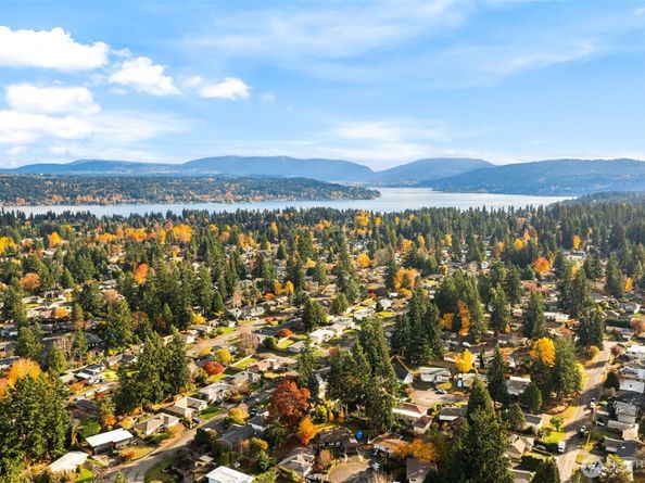 2212 168th Avenue NE, Bellevue WA 98008