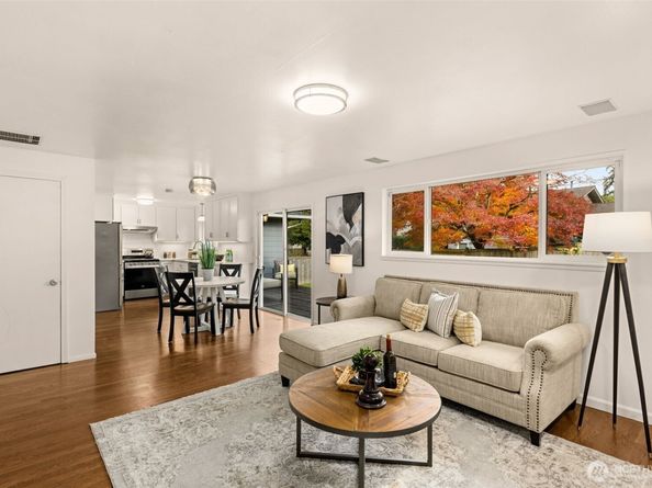 2212 168th Avenue NE, Bellevue WA 98008