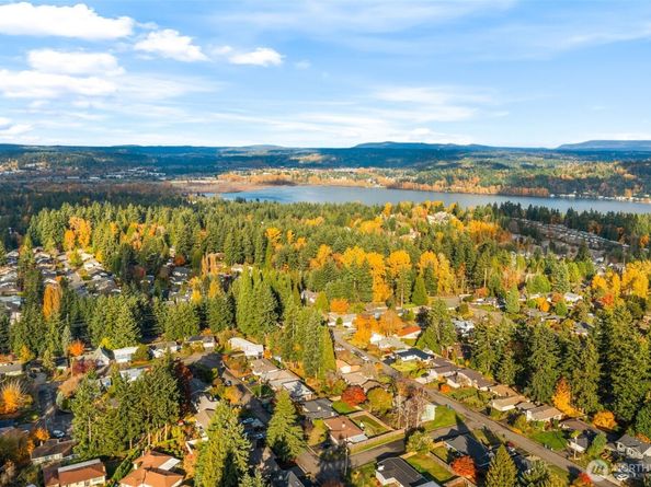 2212 168th Avenue NE, Bellevue WA 98008