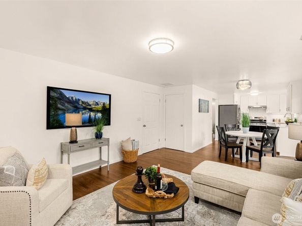 2212 168th Avenue NE, Bellevue WA 98008