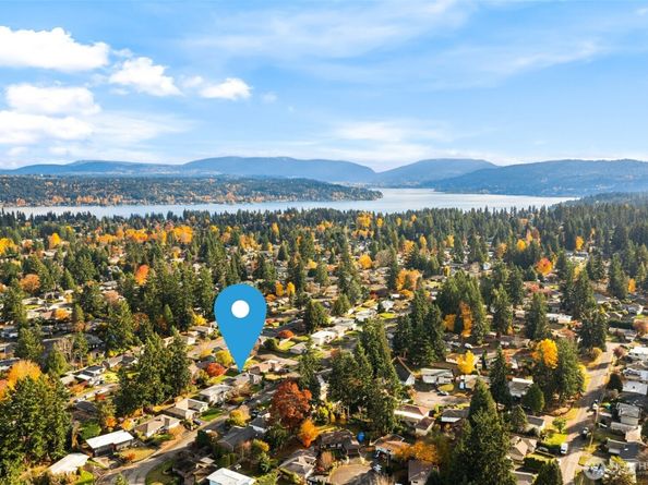 2212 168th Avenue NE, Bellevue WA 98008